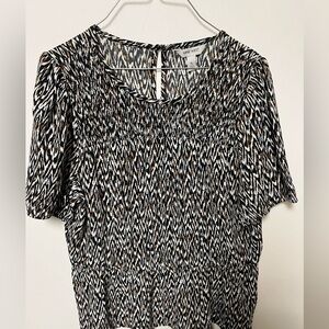 NINE WEST SHORT SLEEVE  SIZE XL BROWN/TAN/BLACK DESIGN AND ELASTIC WAIST BLOUSE